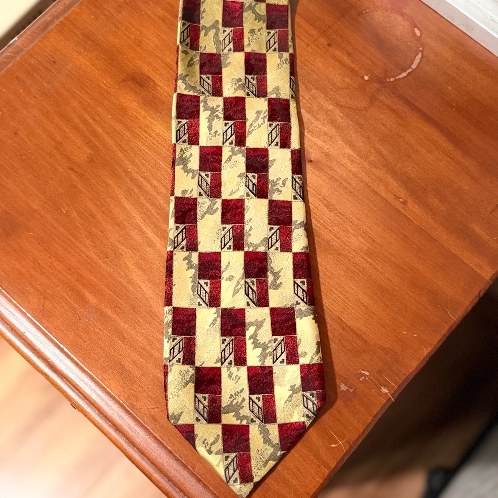 Vintage Avanzini 100% Silk Tie Handmade in Italy Geometric Red Gold Pattern